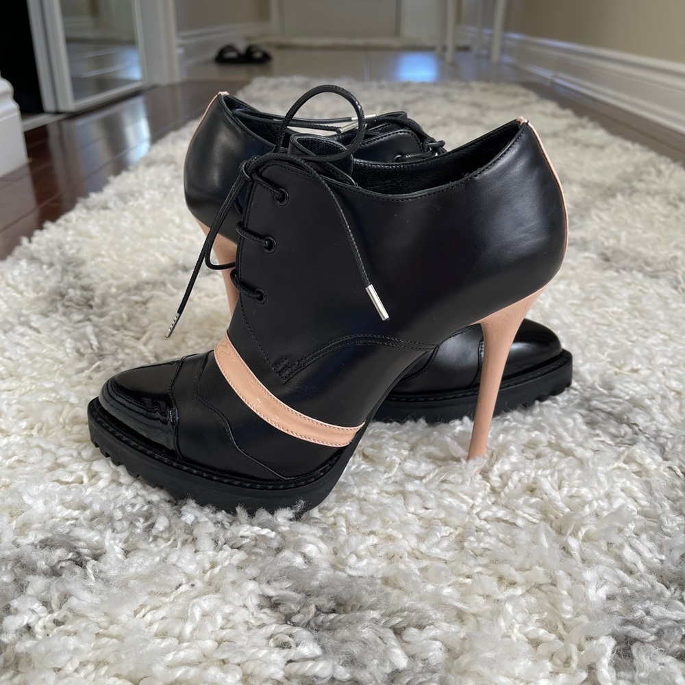 Alexander McQueen Ankle Booties - 39